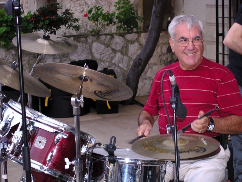 Pepe trying out the drums during the sound check at  Camargo, Cantabria.