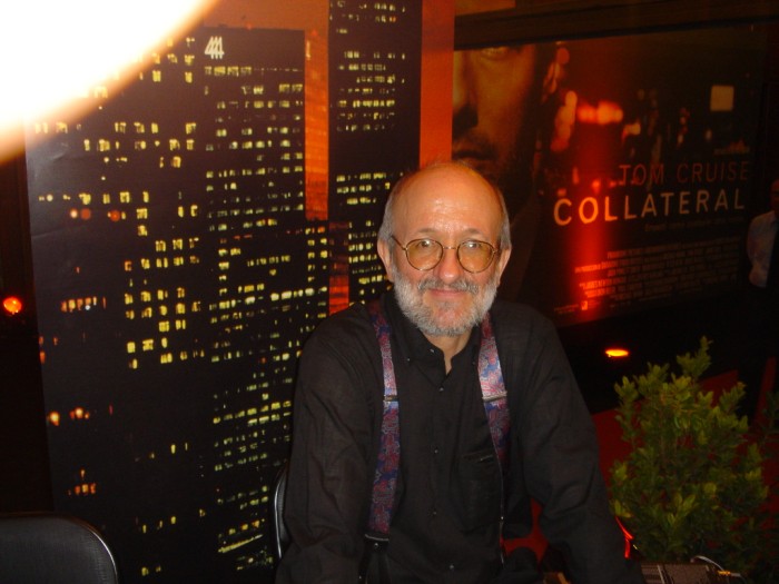 Fernando, on the Gran Via, in front of the large posters that made up the band stage for the premier of the T.C. movie.